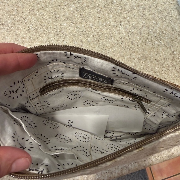 Elegant Gold and Cream Women's Bag - Picture 4 of 4